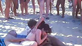 女子キックにソファー、キャノピーおよび会 ...