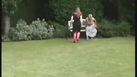 忙しい恥ずかしがり屋の女性は隠しカメラで ...