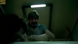 ウッドマンでヴァレリアは穴に三つの大きな ...