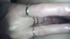 天使ルバーブは、彼女の口の中で大きなコッ ...