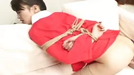 新郎は彼のアパートで彼のガールフレンドを ...