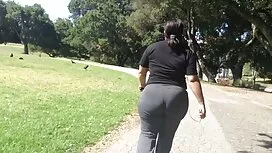 屋外のわんわんカメラ犬 スーツ 女 エロ ...