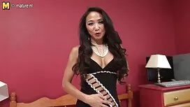 彼女は金髪を与えるために私の舌で猫のマッ ...