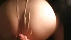 救急車の医師は、患者の直腸の状態を調べま ...