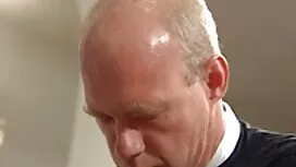 祖母と祖母は忘れられないセックスを提供し ...