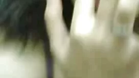 若いレズビアン性の小さなおっぱいのシャワ ...