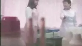 廊下で性交する魅惑的なミートボールは不明 ...