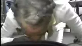 彼女は彼女の顔にたくさんの肛門と兼を持っ ...