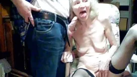 美しい十代は彼女の顔に精液を取得します  ...