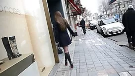 夫は恋人が彼の妻を殺しながら歩きます エ ...