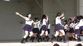 赤毛の穴とともに最初のライン指 女性 a ...