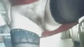 兄は彼の妹のセクシーな机の上に引き裂かれ ...