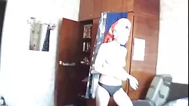 彼の妻が自分自身を愛撫するように男の指と ...