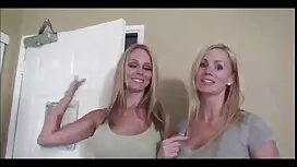 若いブロンドは、彼の成熟した妻に台所で直 ...