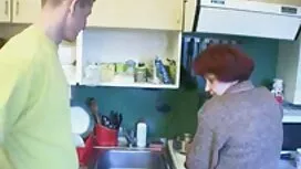 叔母は、彼女が秘書として働くことを提案し ...