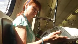 ぽっちゃり唇に振動するハンドルで内部マッ ...