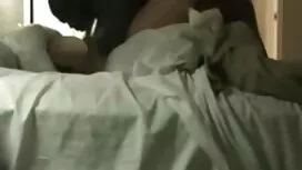 赤は彼女の服を示していま えろ 動画 女