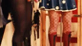 成熟した金髪は肛門の穴に隠します 筋肉  ...