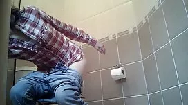 舌から始まって、男はすぐにハードセックス ...