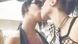 二つのレズビアン遊びとともにice 潮吹 ...