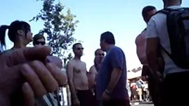 ビーチショーで忙しい女の子 女 湯 アダ ...